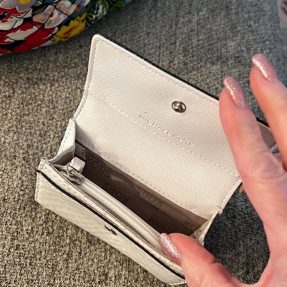 Michael Kors wallet - Picture 2 of 4